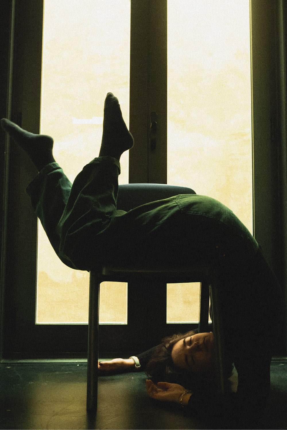 i-felt-in-a-chair-01